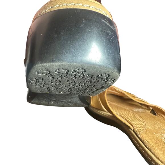 Clarks Women's Leather Sandals 7.5 Comfortable Cross-Strap Sandals with Flower - Picture 11 of 14